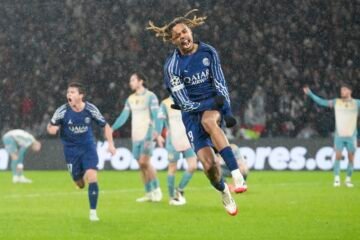 El Manchester City cae a plomo en París y se condena a una agónica última jornada