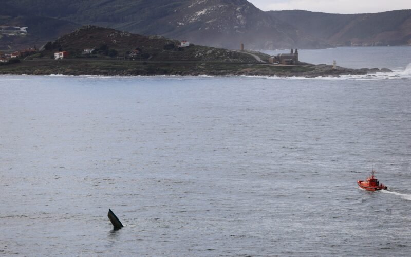 Localizado en la Costa da Morte otro narcosubmarino abandonado por los narcos