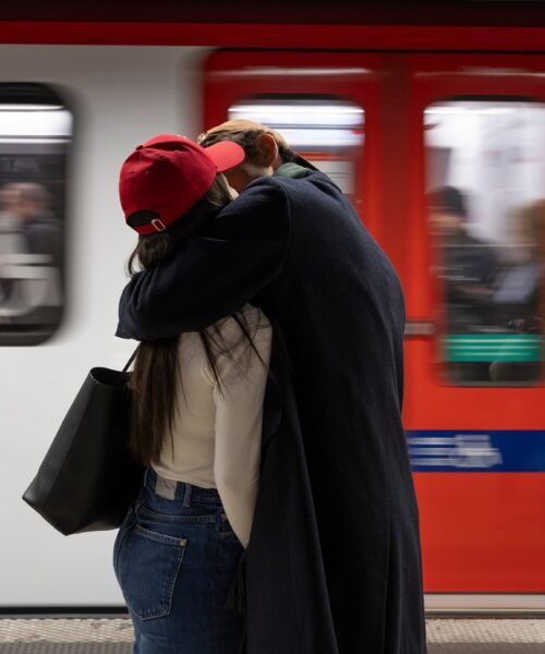 El transporte público de Barcelona mantiene las tarifas a la espera de que el Gobierno comunique el fin de las bonificaciones