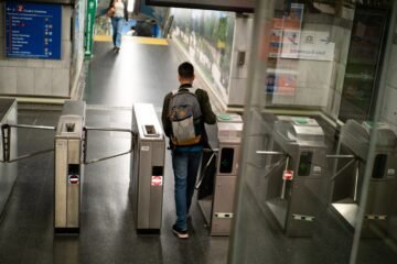 Madrid mantiene “de momento” las ayudas para abaratar el transporte público