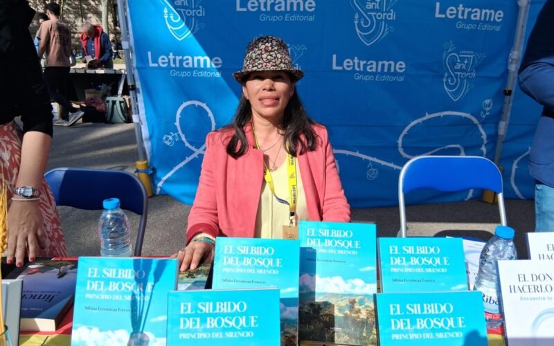 Silbina Fressineau Fonseca presentó su novela El silbido del bosque: Principio del silencio en Sant Jordi 2025