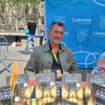 Pablo Fernández Del Campo presenta su obra “El sendero dorado” en Sant Jordi en la parada de la Editorial Letrame