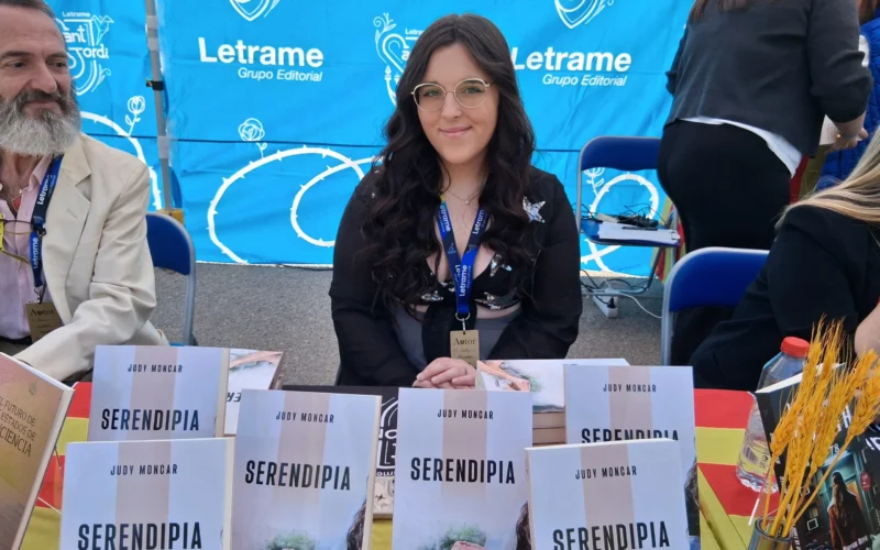 Judy Moncar presenta Serendipia, su primera novela, en la parada de la Editorial Letrame este Sant Jordi