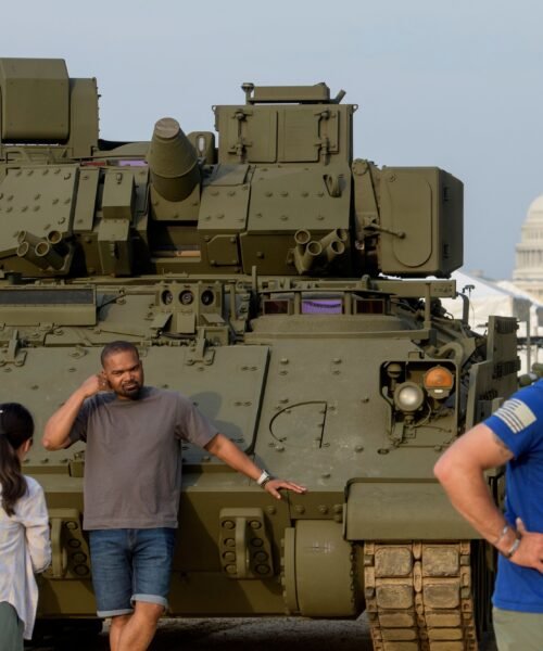 “No me siento como un rey”: Trump cumple su sueño de un desfile militar en su cumpleaños en medio de protestas