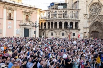 La octava manifestación contra Mazón por la dana mantiene el pulso con 5.000 personas en las calles de Valencia