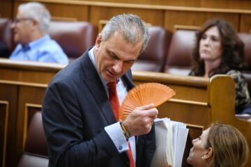 Un instituto de Madrid denuncia insultos y amenazas de Ortega Smith, concejal de Vox, contra dos profesores