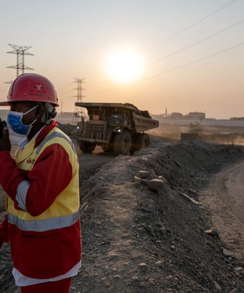 De Groenlandia a Nueva Caledonia: la Unión Europea lanza un plan para buscar fuera los minerales críticos que no tiene