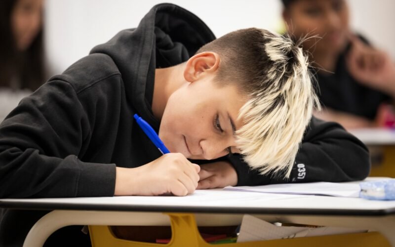 Los alumnos catalanes bajan en Catalán, Matemáticas y Ciencias y en la ESO en Castellano e Inglés