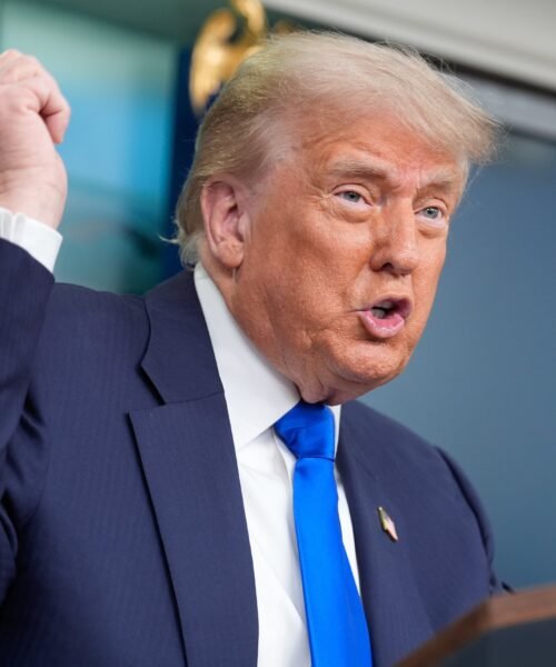 Trump anuncia el fin de las negociaciones con Canadá en respuesta a la imposición de un “impuesto digital”