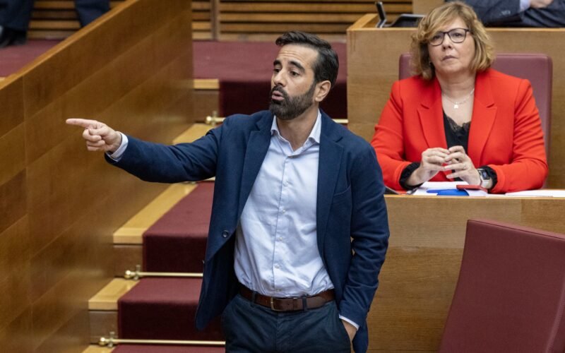 El PSOE asegura que tiene “documentación” que muestra que varios consellers de Mazón estaban en casa la tarde de la dana