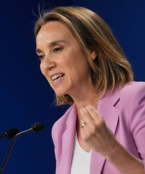Cuca Gamarra da un paso atrás en la secretaría general del PP para facilitar a Feijóo el relevo