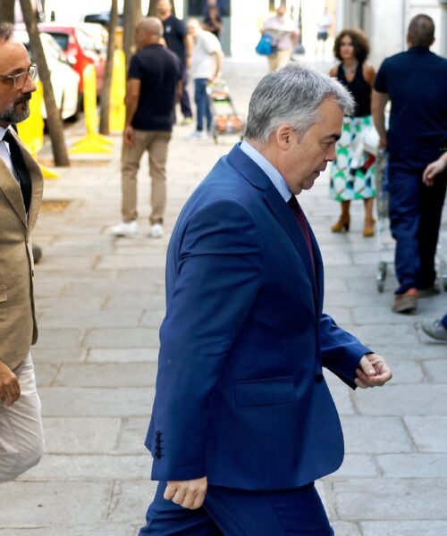 Cerdán niega haber cobrado comisiones y se presenta como víctima por negociar la investidura de Sánchez con PNV y Bildu