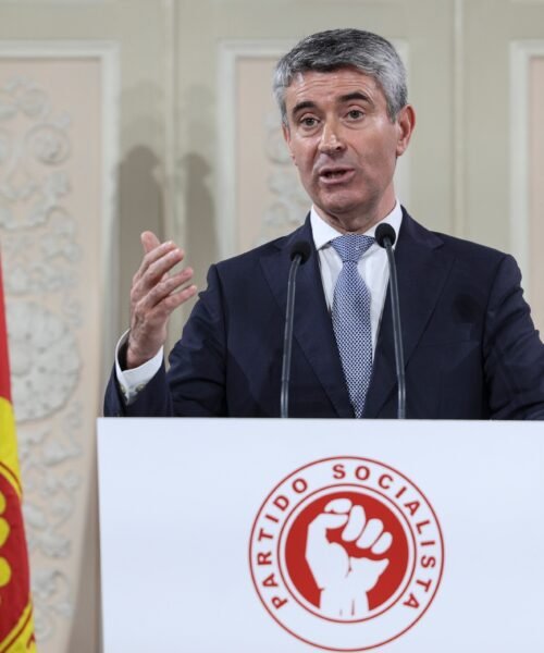 El moderado Carneiro liderará el Partido Socialista de Portugal