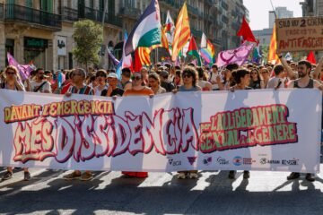 Unas 3.000 personas piden en Barcelona “más disidencia” en el día del Orgullo LGTBIQ+