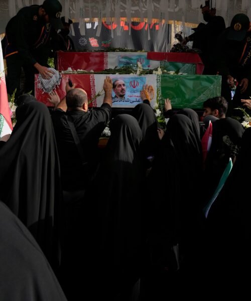 Última hora del conflicto en Oriente Próximo, en directo | Comienzan en Irán los funerales de militares y científicos muertos en la guerra con Israel
