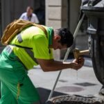 El Ayuntamiento de Barcelona desconoce si una operaria de la limpieza murió de un golpe de calor pero no lo investigará