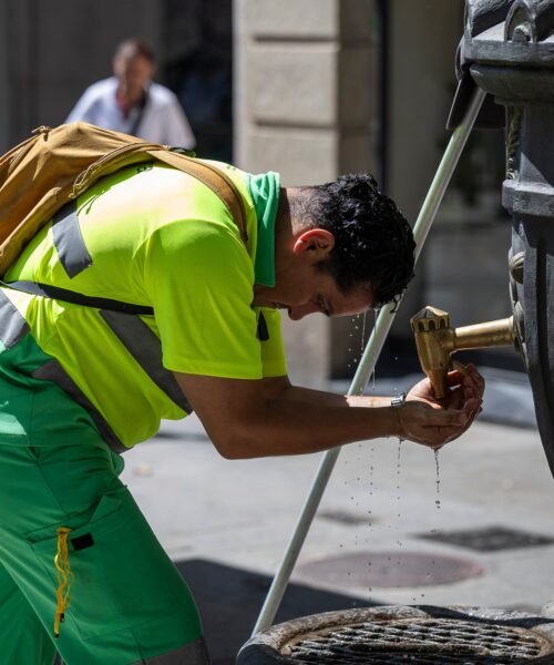 El Ayuntamiento de Barcelona desconoce si una operaria de la limpieza murió de un golpe de calor pero no lo investigará