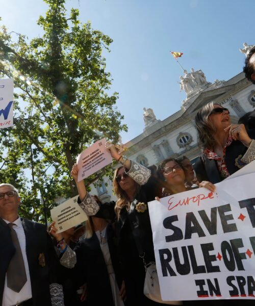 Cientos de manifestantes en la protesta de jueces y fiscales contra la reforma judicial del Gobierno
