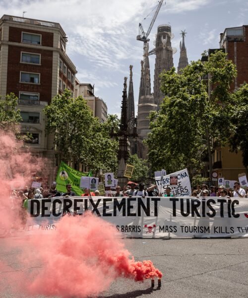 Cerca de 600 personas se manifiestan por Barcelona en contra del turismo