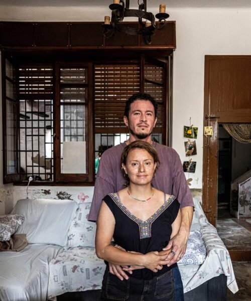 Una pareja colombiana, acogida a la regularización extraordinaria: “España nos impulsó cuando caímos con la dana”