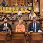 La oposición a Collboni se alía para evitar la modificación del 30% de VPO y el uso de pistolas táser