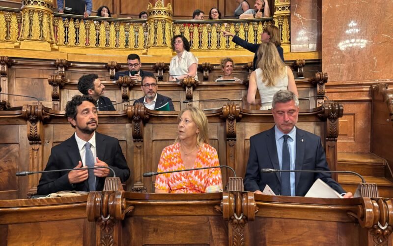 La oposición a Collboni se alía para evitar la modificación del 30% de VPO y el uso de pistolas táser