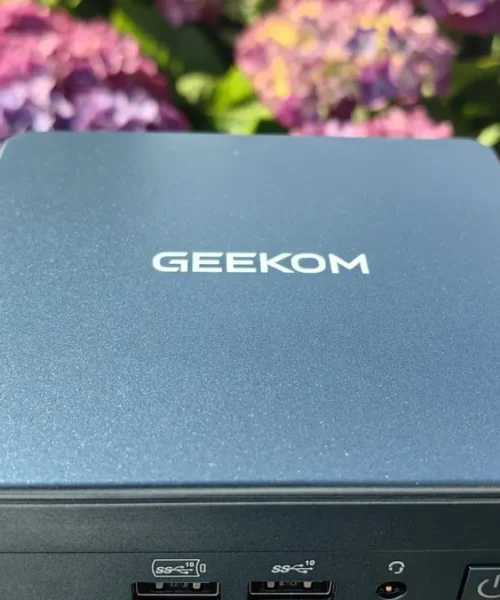 El gadget del sábado: Geekom Mini IT12 edición 2025, todo flores