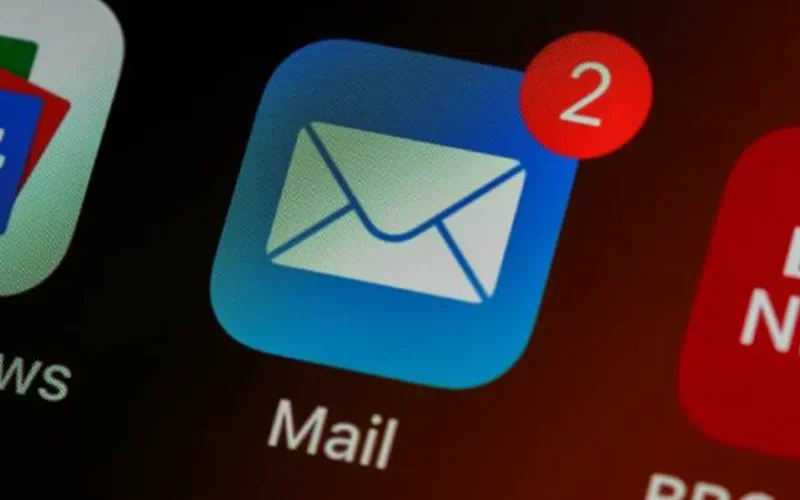 Piénsalo antes de hacer clic: por qué es peligroso usar esta opción común en los correos que recibes