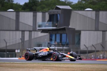 Verstappen silencia Silverstone y Alonso batalla con los mejores