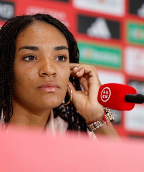 La reconversión de Salma Paralluelo, de velocista en la banda a 9: «Aprendo para ser una jugadora más versátil»