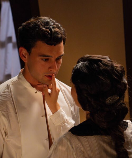 Avance de ‘La Promesa’, capítulo del martes 15 de julio: Curro y Ángela se dejan llevar por la pasión y siguen ocultando su relación