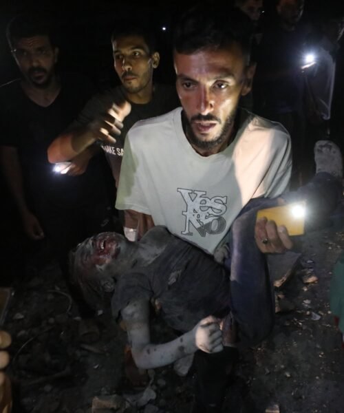 Última hora del conflicto en Oriente Próximo, en directo | Israel mata al menos a tres personas al bombardear cerca de un punto de reparto de ayuda en el campamento de Nuseirat