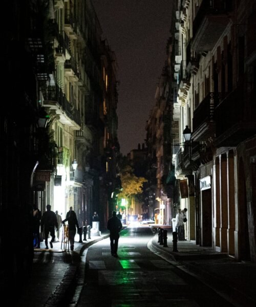 Los cortes de luz se suceden en el área de Barcelona en plena ola de calor: “Es imposible dormir”