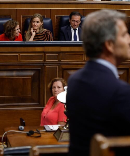 La paradoja de Feijóo: el PP dispara a Vox en el momento de mayor debilidad del PSOE
