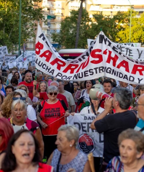 Un millar de personas clama contra los cortes de luz en Sevilla, que se extienden a nuevos barrios