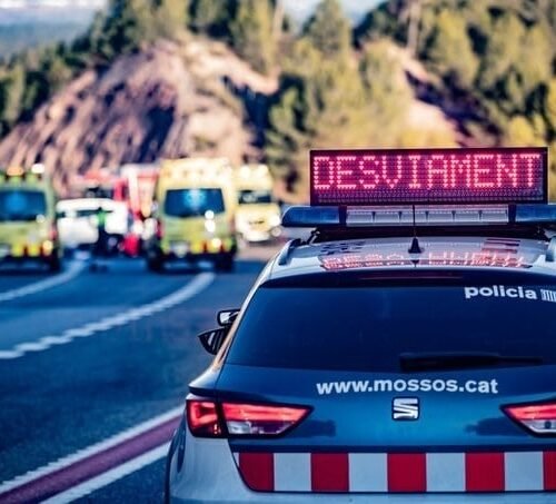 Muere un niño de cuatro años al caer de un vehículo en marcha en Manlleu
