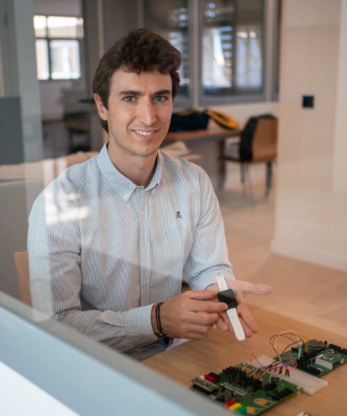 Un investigador español crea una pulsera inteligente para monitorizar la epilepsia