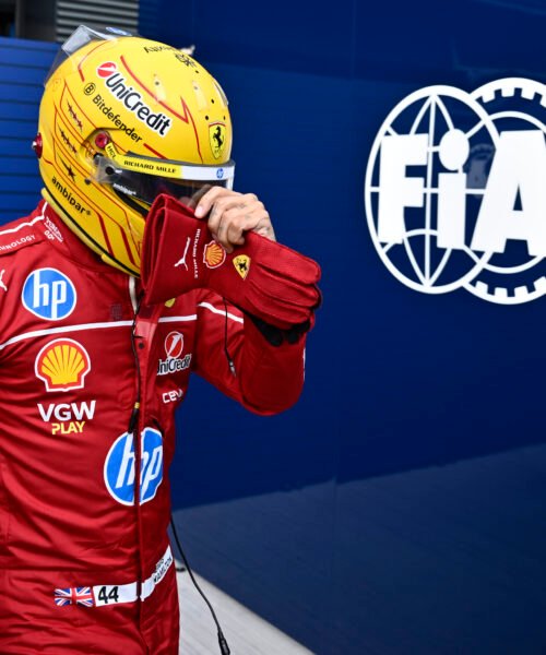 Lewis Hamilton: «Soy un completo inútil. Quizá Ferrari necesita cambiar de piloto»
