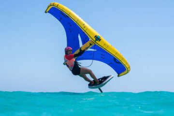 Nía Suardíaz, la chica del viento y heptacampeona mundial de wingfoil: «Sólo me gusta cuando navego y el de Levante en verano no lo soporto»