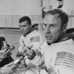 Muere a los 97 años el astronauta Jim Lovell, el comandante del Apolo 13 que pronunció la famosa frase «Houston, tenemos un problema»