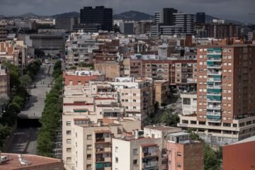 El alcalde de L’Hospitalet responde a las dos influencers: “Hacemos barrio, con más historias de superación de las que caben en un vídeo cutre de TikTok”