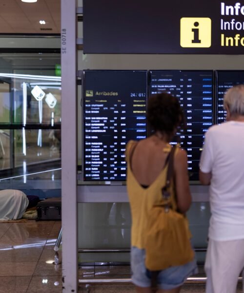 El acuerdo para atender a las personas sin hogar del aeropuerto de El Prat no tiene fecha para su puesta en marcha