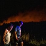 Otros tres incendios en Galicia calcinan 350 hectáreas y obligan a cortar carreteras en Costa da Morte