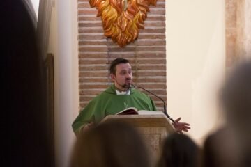 La denuncia del cura de Valdepeñas en defensa de los temporeros: “Si el jornal son ocho horas, son ocho, no 12. Y si son 12, se pagan las horas extra”