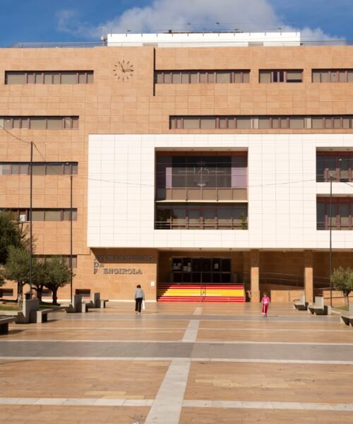 Fuengirola contratará a detectives privados para vigilar a los funcionarios de baja