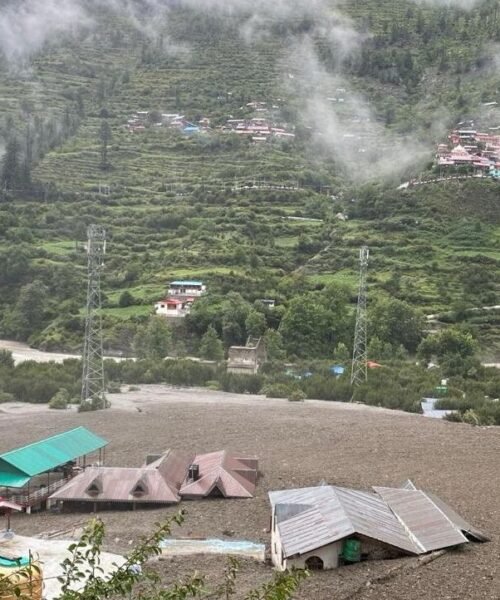Al menos cuatro muertos y decenas de desaparecidos tras una fuerte riada en el Himalaya indio