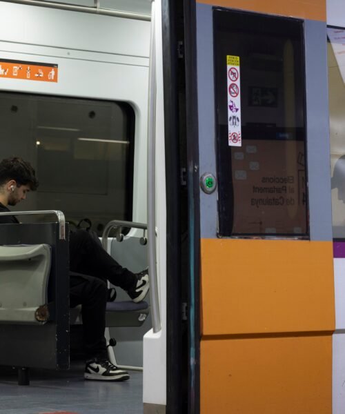 Evacuados 88 pasajeros de un tren averiado de la R14 en La Selva del Camp (Tarragona)