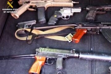 Cárcel para una red de narcos que escondía un arsenal: de subfusiles Skorpion a un AK-47 y granadas de mano