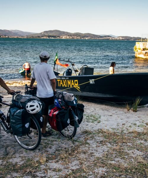 El bum del Camino Portugués a Santiago desata la ‘guerra’ de las barcas-taxi en la frontera del Miño