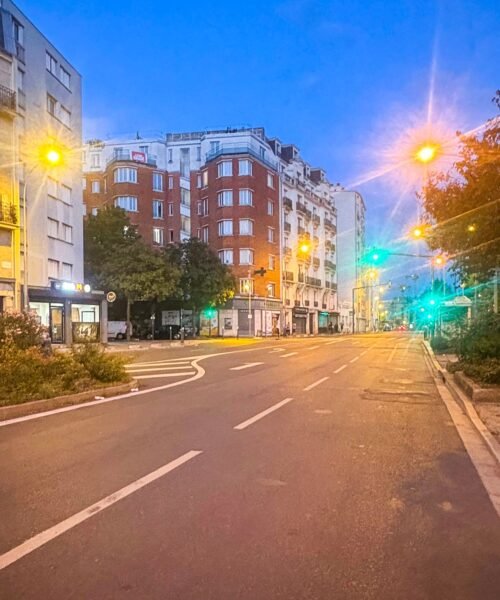 Francia extiende el toque de queda a menores para prevenir disturbios y guerrillas urbanas